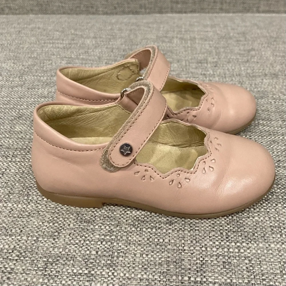 Naturino size EU 24 (like to US 7.5) nude Mary Jane leather dress shoes VGUC